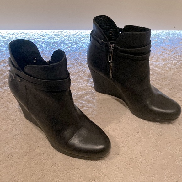 Black UGG convertible bootie into mid shin boot. Wool lining. Wool leg warmers. - Picture 3 of 6